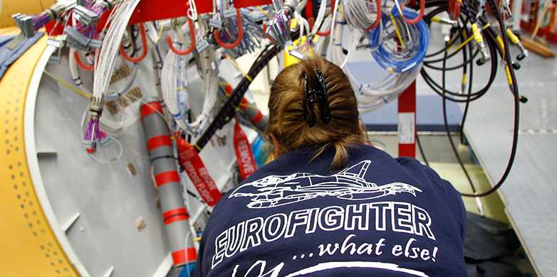 Enlarged view: Women in Eurofighter Production
