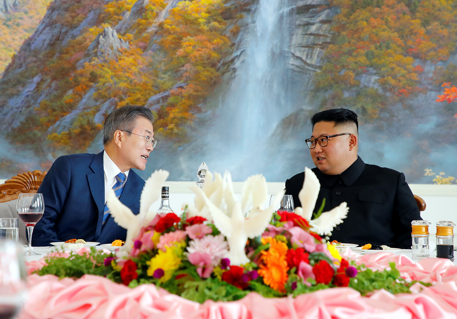 Südkoreanische Präsident Moon Jae-in und der nordkoreanische Führer Kim Jong Un