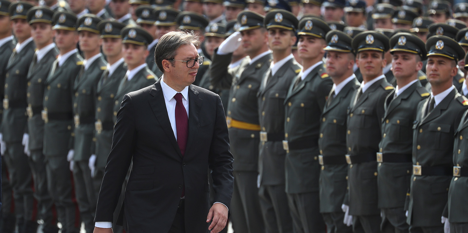 Der serbische Präsident Aleksandar Vucic besucht die Kadetten einer Militärakademie in Belgrad